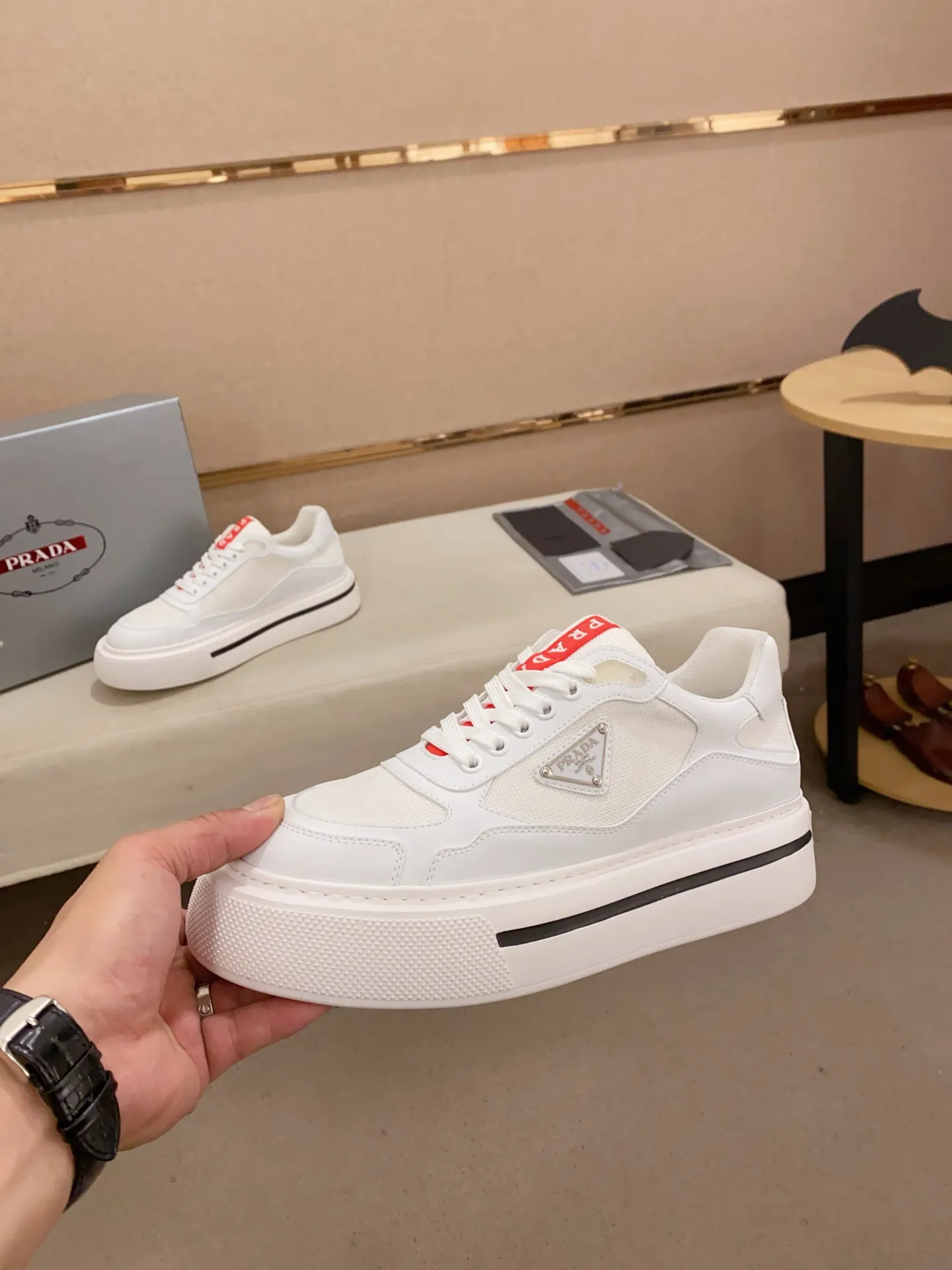 Men's shoes 💰 580💰 ✔️✔️✔️Higher version High-quality new PRADA (Prada) counters are launched simultaneously, new men's shoes, 😘fabrics are selected from breathable fly weave fabrics. Lining: Imported cowhide leather lining. 👍🏿High-end☄️Open-molded non-slip rubber outsole, exquisite lines, simple and elegant, comfortable and high-end for leisure travel. Number of yards: 38 to 44.